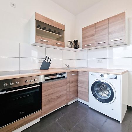 Raj Living - 1 Or 4 Room Apartments - 15 Min To Messe Dus - 10 Min Old Town Dus デュッセルドルフ エクステリア 写真