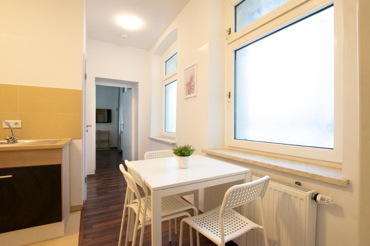 Raj Living - 1 Or 4 Room Apartments - 15 Min To Messe Dus - 10 Min Old Town Dus デュッセルドルフ エクステリア 写真