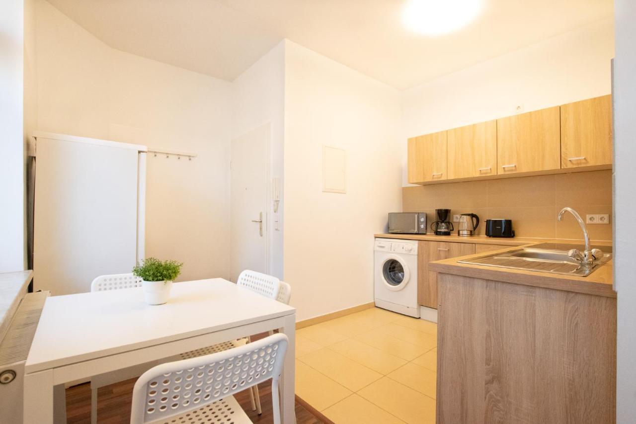 Raj Living - 1 Or 4 Room Apartments - 15 Min To Messe Dus - 10 Min Old Town Dus デュッセルドルフ エクステリア 写真