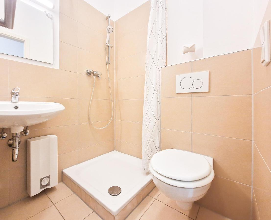 Raj Living - 1 Or 4 Room Apartments - 15 Min To Messe Dus - 10 Min Old Town Dus デュッセルドルフ エクステリア 写真