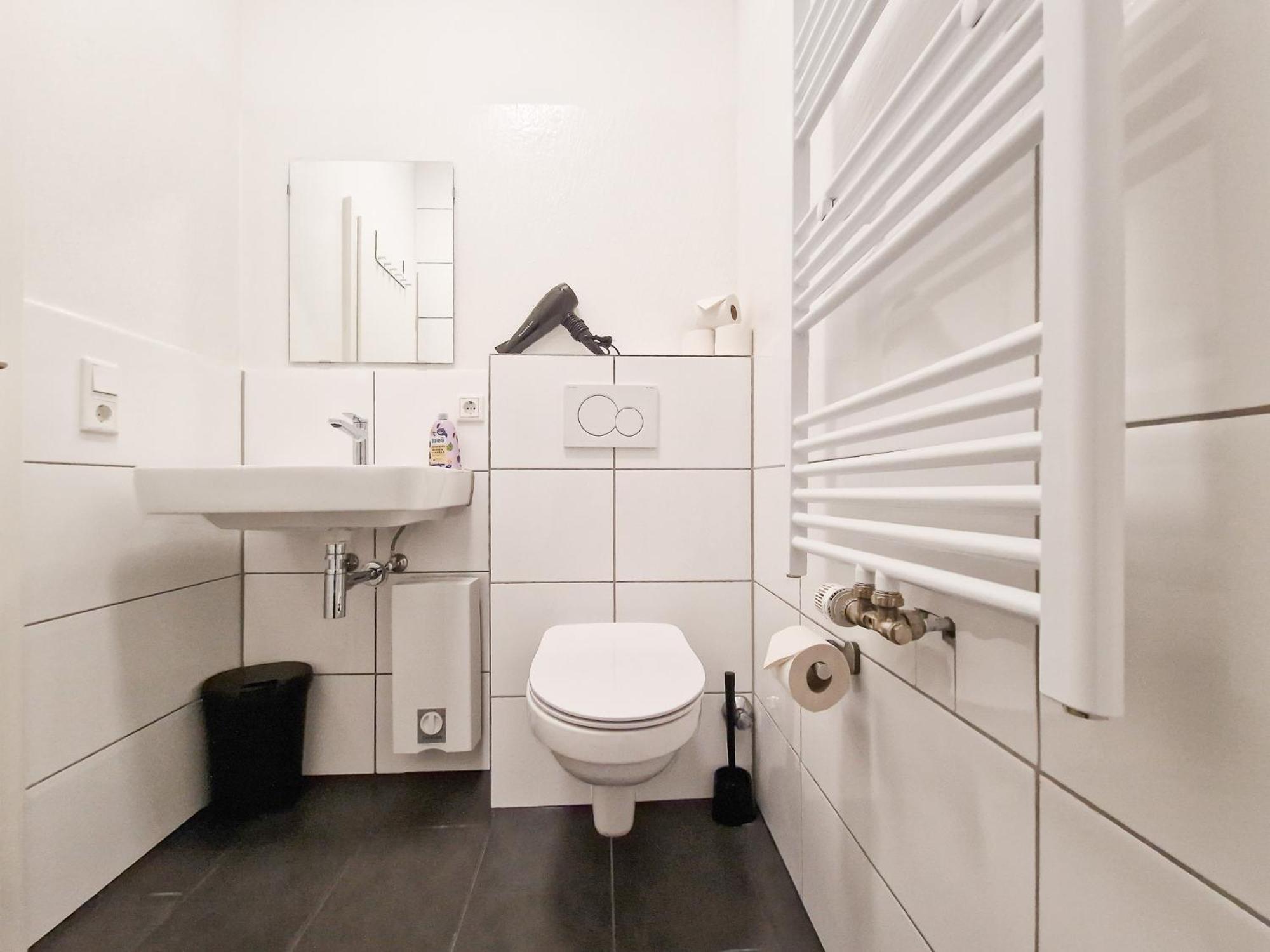 Raj Living - 1 Or 4 Room Apartments - 15 Min To Messe Dus - 10 Min Old Town Dus デュッセルドルフ エクステリア 写真